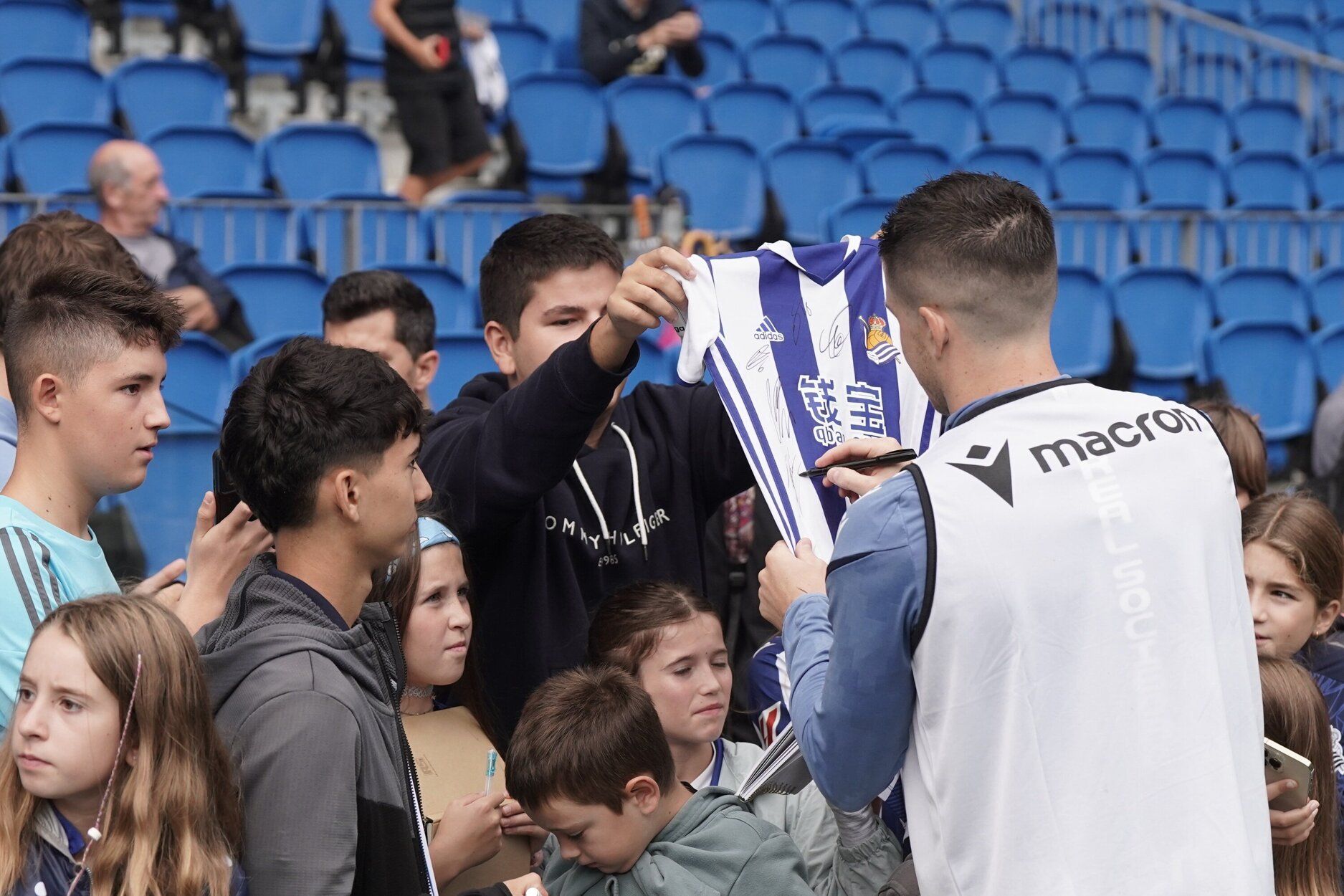 El entrenamiento de la Real a puerta abierta en Anoeta, en imágenes