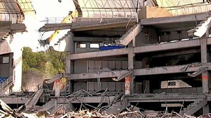 La estructura del fondo sur, parcialmente demolida