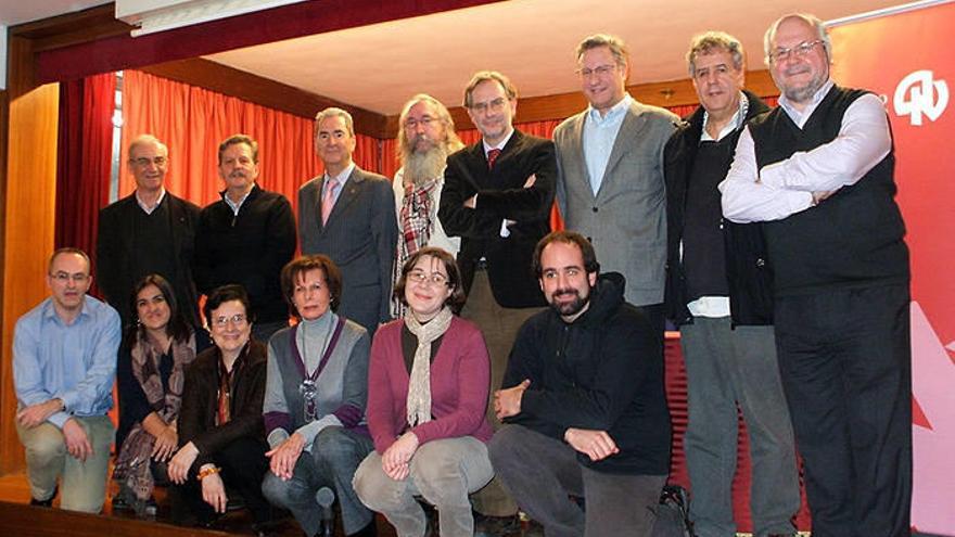 Foto de familia de la Junta Directiva del Ateneo.