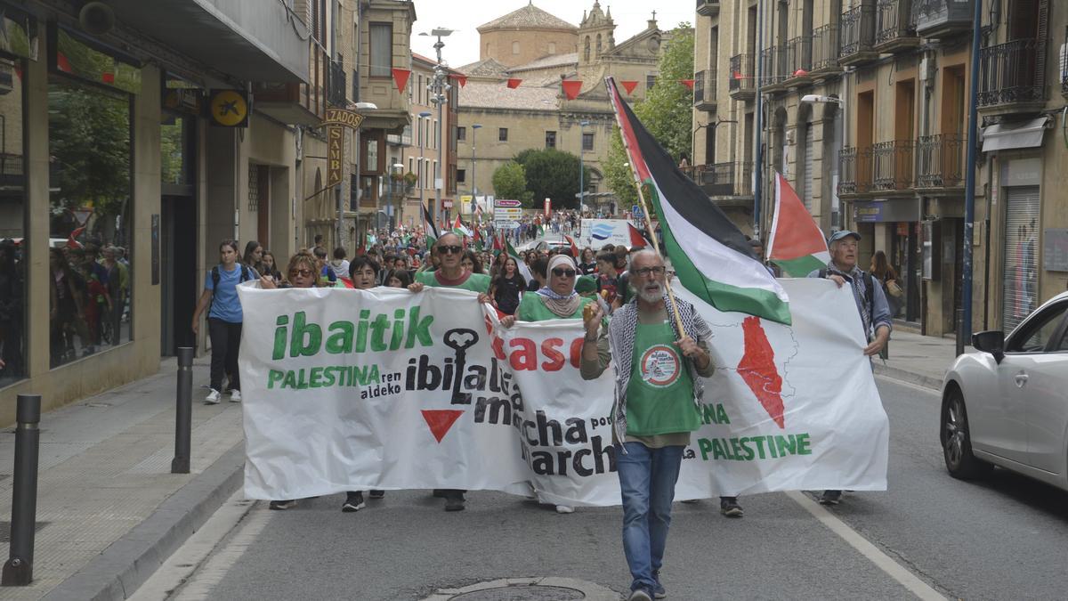 Marcha Ibaitik Itsasora a su paso por Tafalla.