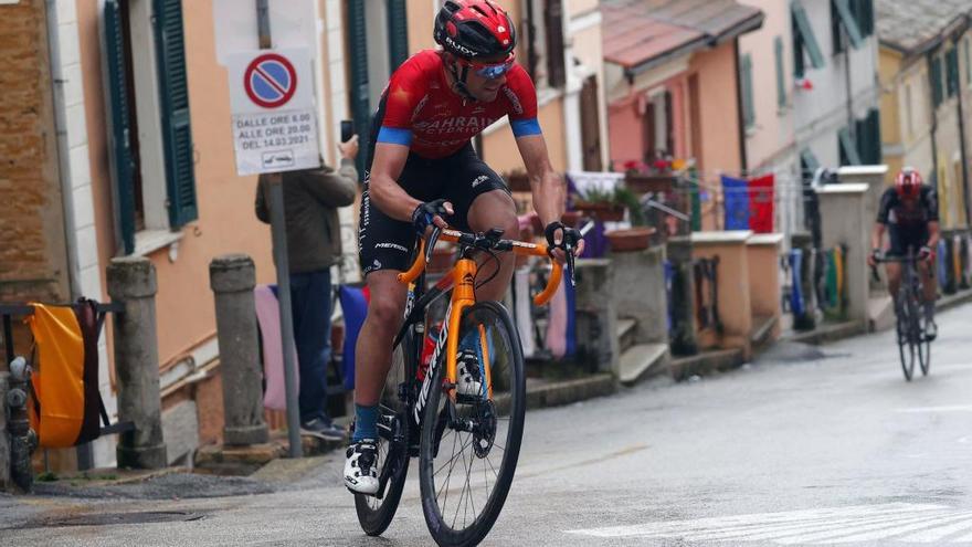 Mikel Landa busca el cielo rosa