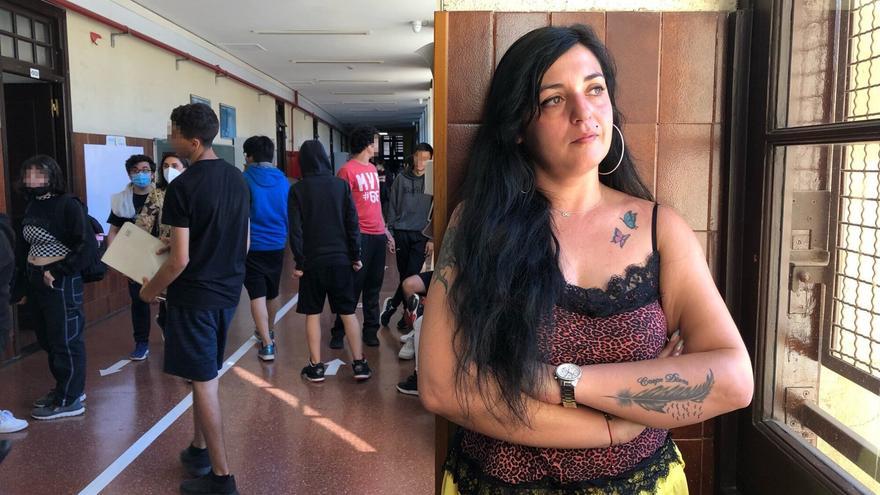 Amelia Tiganus pone el foco sobre la violencia sexual en internet y su incidencia en la juventud en una charla en Eibar