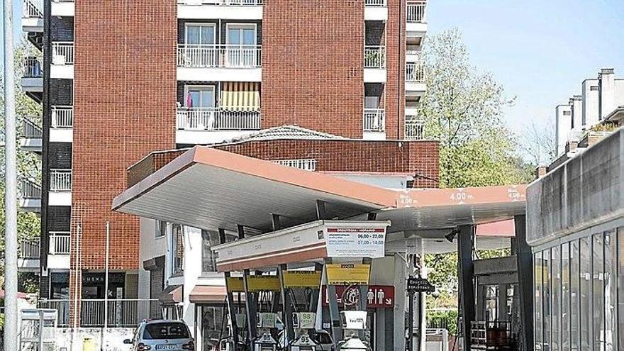 300 firmas avalan la eliminación de la gasolinera de Martutene