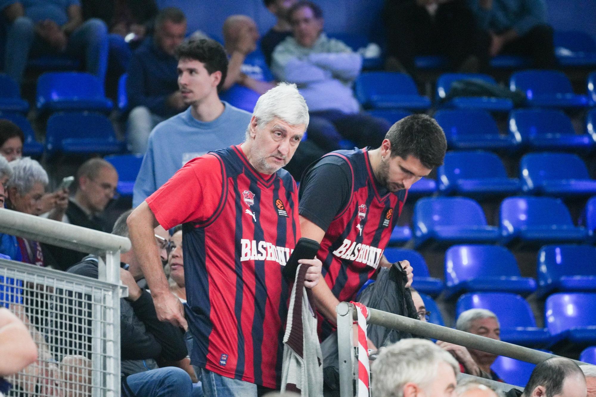 En imágenes: Ambientazo en el Baskonia - Olympiacos (¡Búscate en las fotos!)