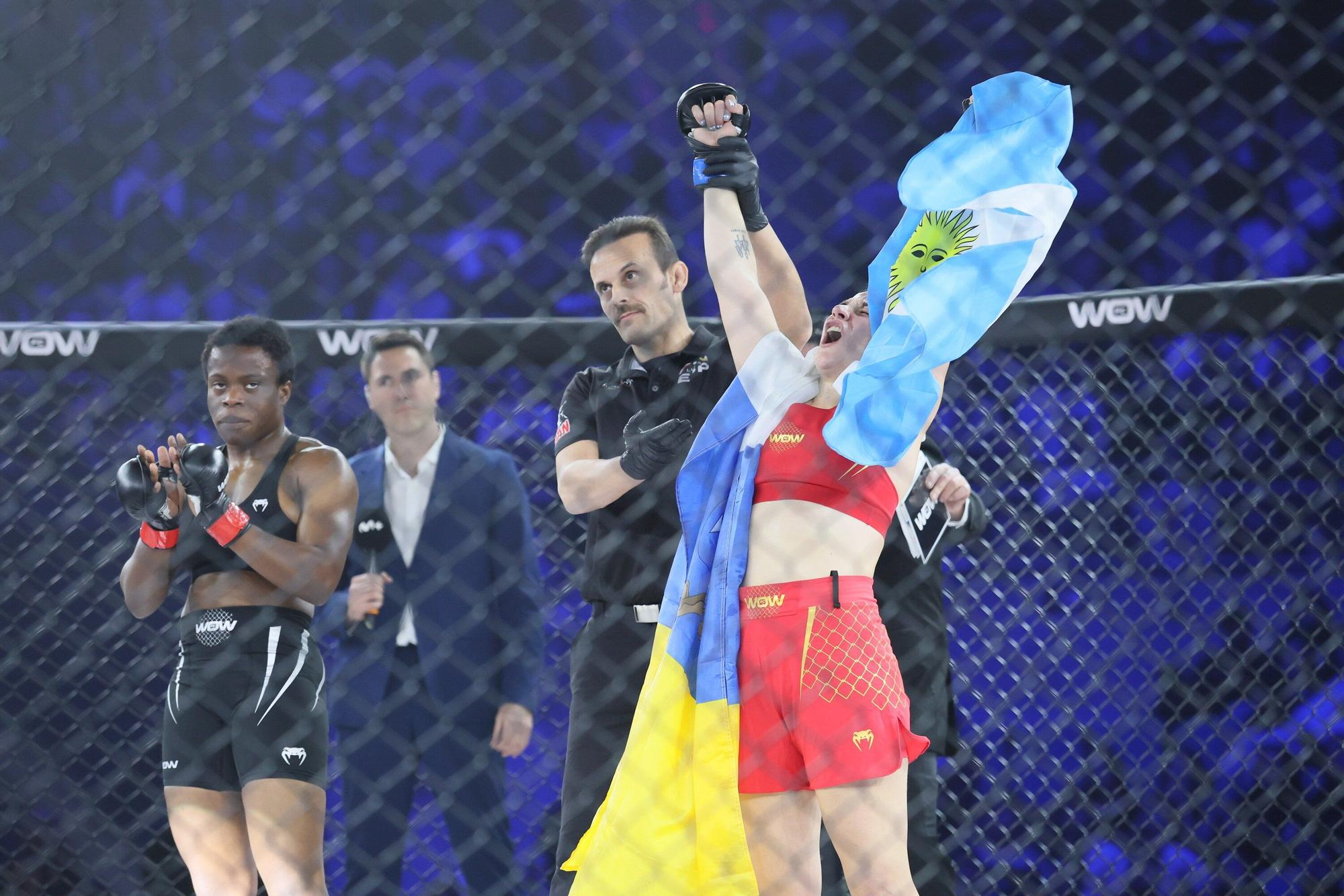 En imágenes: El Buesa se rinde al MMA con Topuria como estrella