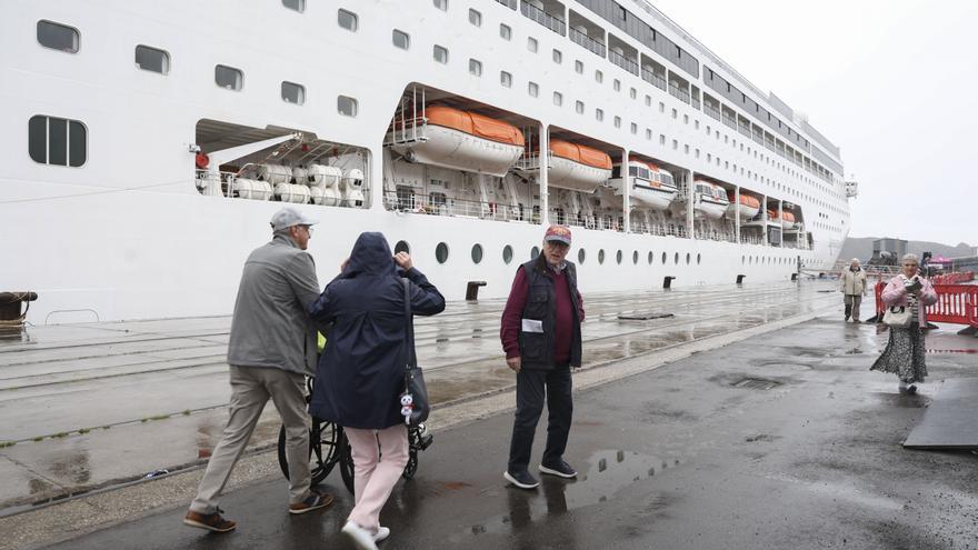 Atraca en Getxo el crucero 'Ambition', afectado por un brote de gastroentritis aguda