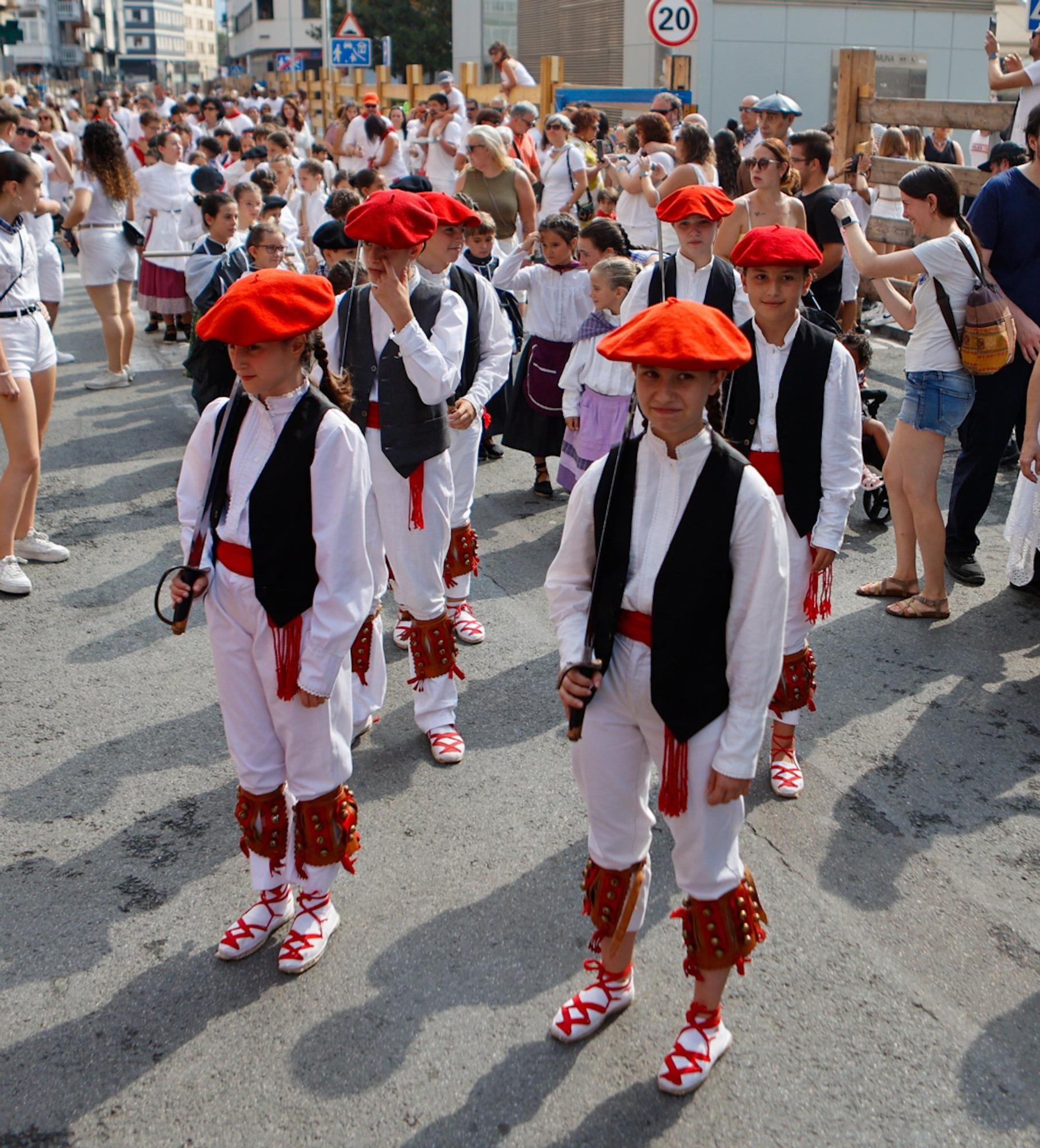Fotos del chupinazo infantil en fiestas de Burlada 2025