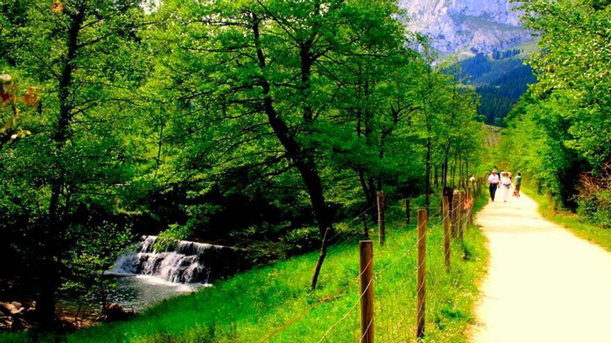 Una vía verde de película a media hora de Bilbao