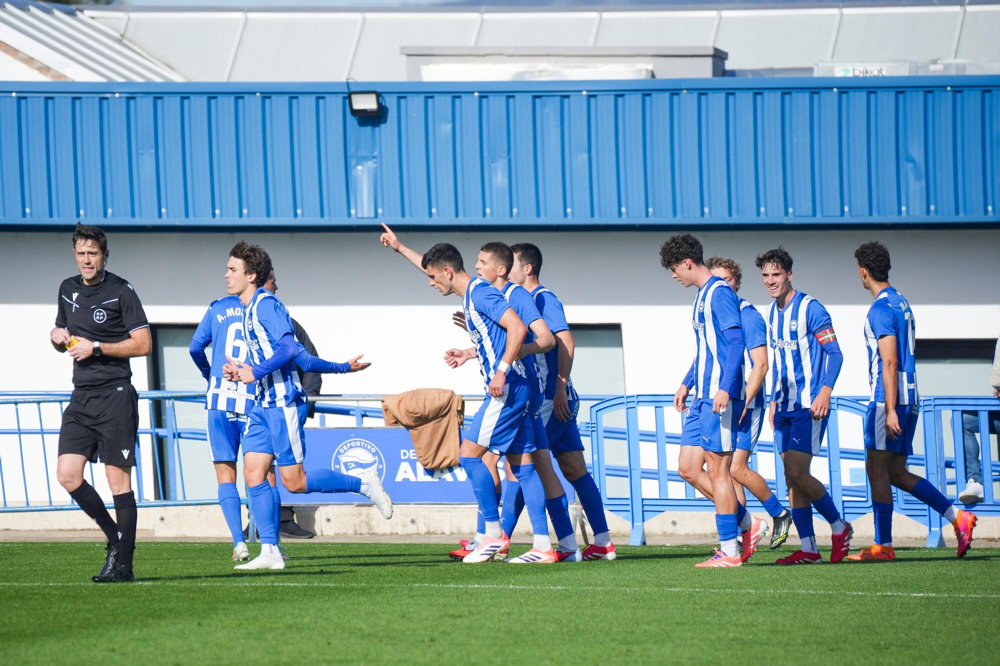 En imágenes: Alavés B derrota al Tudelano