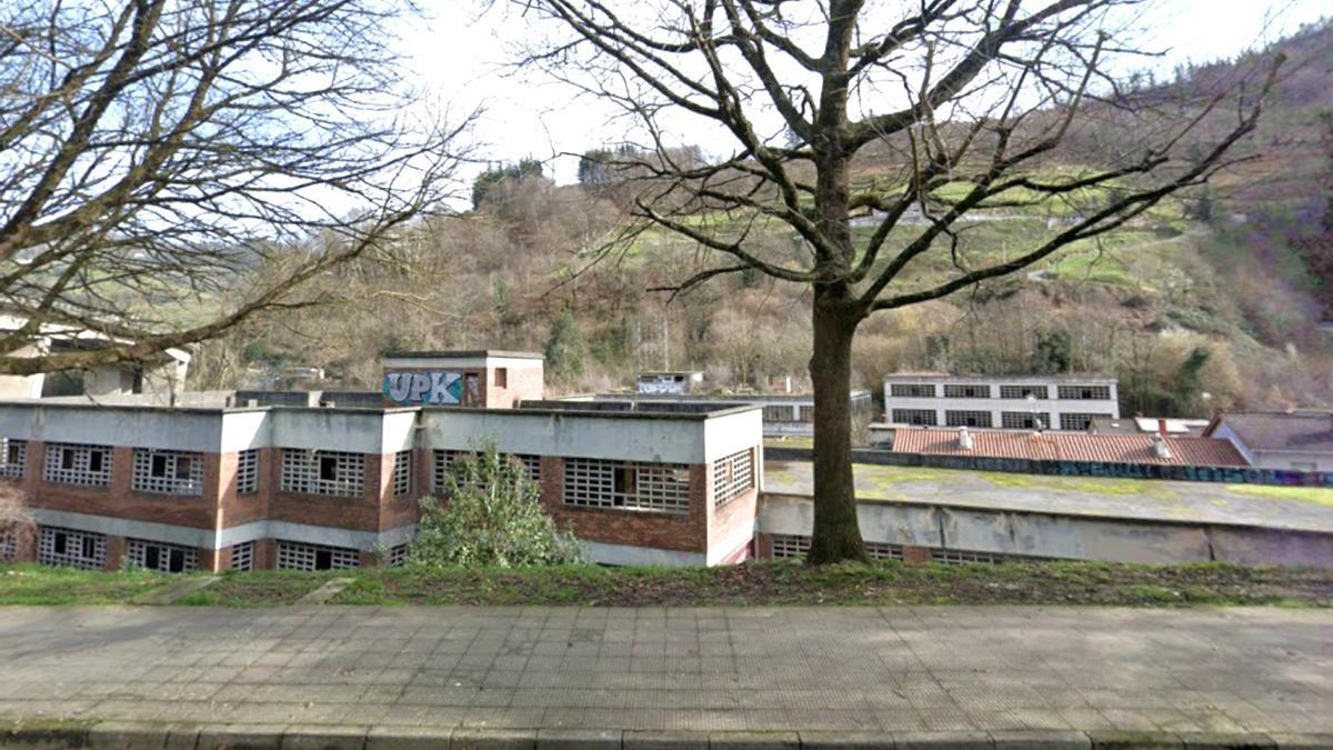 Vista del edificio Ugartetxea, fuera de uso desde su construcción, y que ahora pasará a convertirse en un espacio para el estacionamiento de vehículos