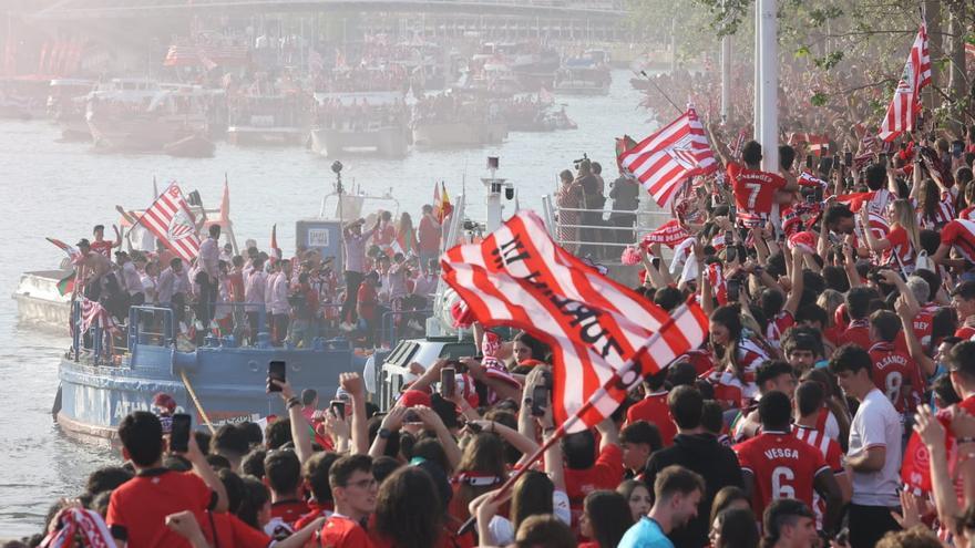 La gabarra lleva la locura a la ría