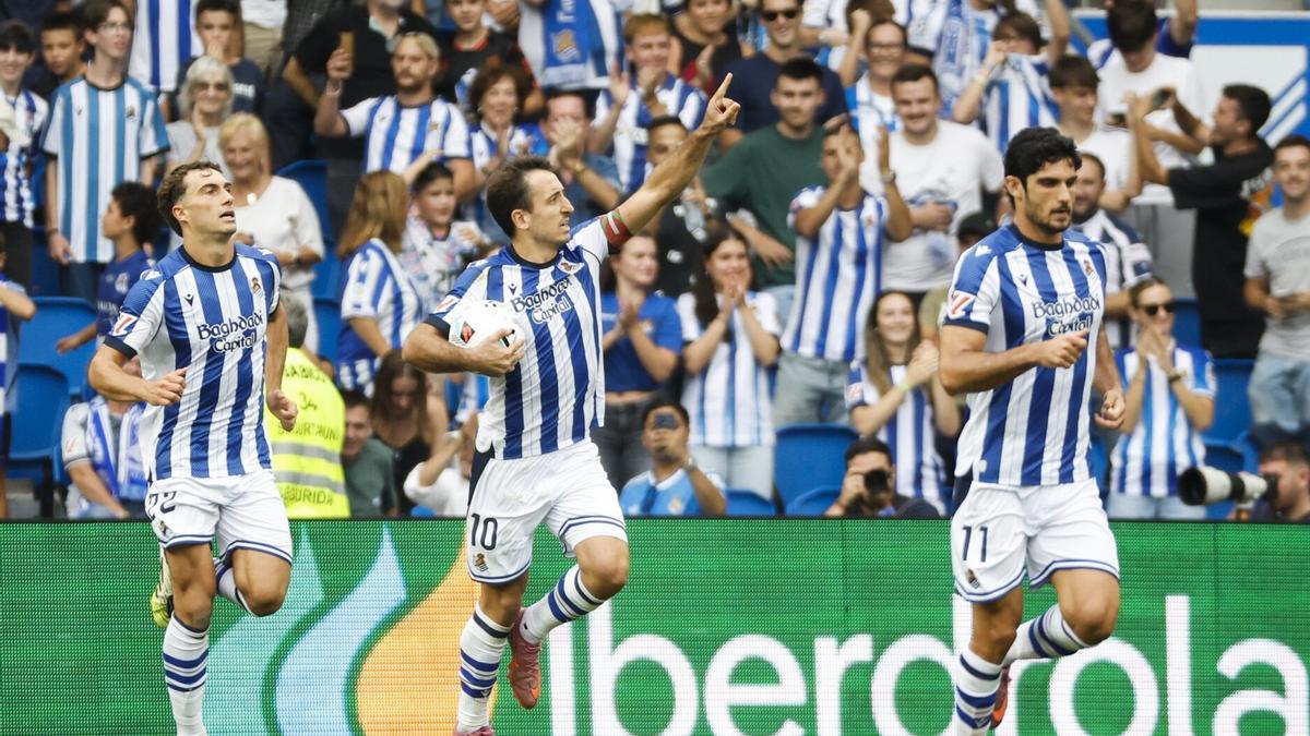 Mikel Oyarzabal celebra con la grada su gol ante el Real Madrid en la presente temporada. Mikel Oyarzabal celebra con la grada su gol ante el Real Madrid en la presente temporada.