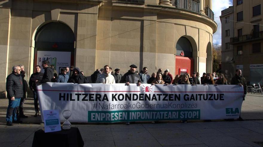 ELA se concentra ante el Palacio de Navarra para protestar por los accidentes laborales