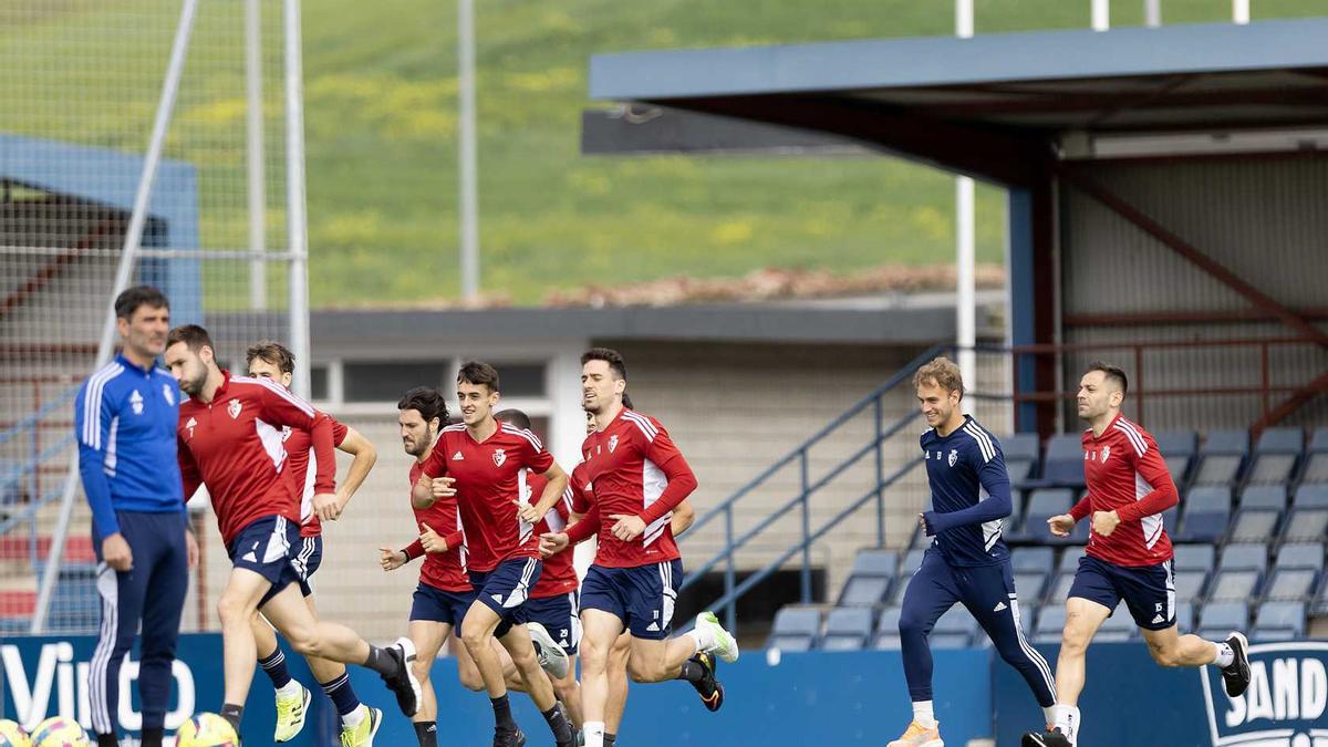 Osasuna prepara en Tajonar el partido ante el Cádiz en el Nuevo Mirandilla