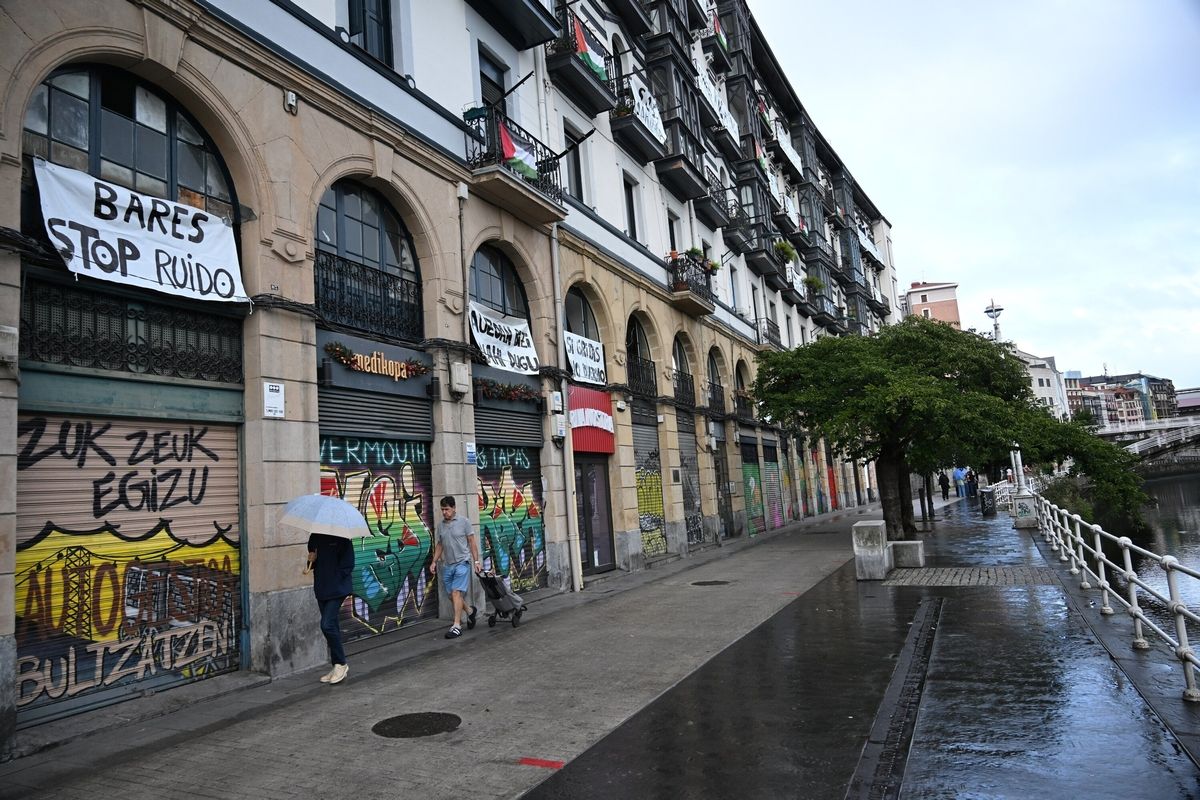 Vecinos de Marzana reivindican su derecho a descansar frente al ruido de terrazas y bares