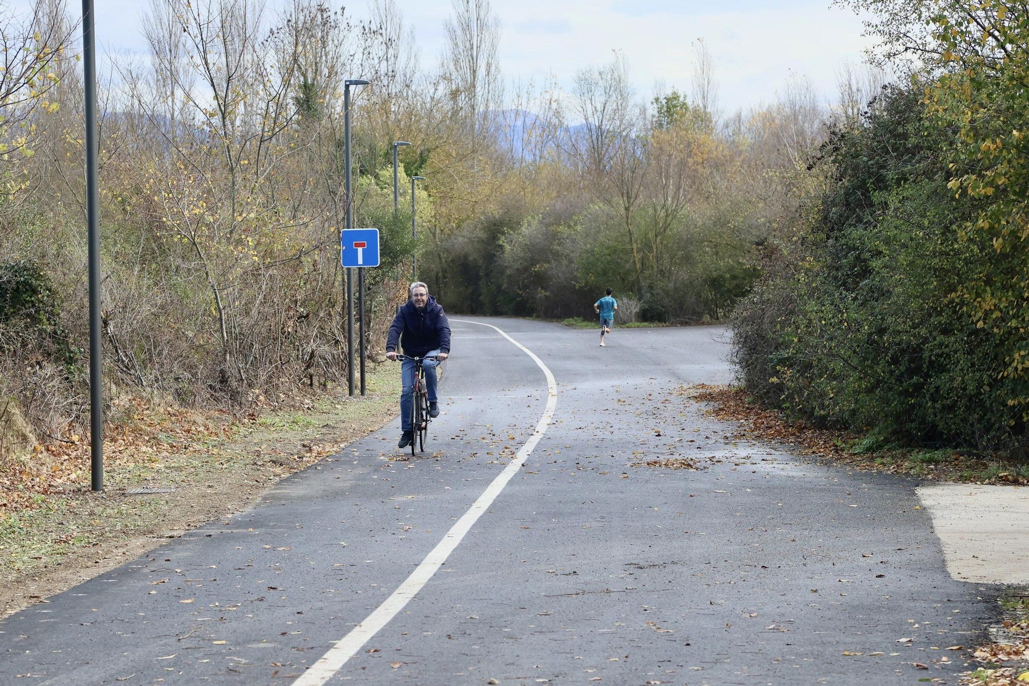 En imágenes: El nuevo camino peatonal y ciclista entre Olarizu y Goikolarra
