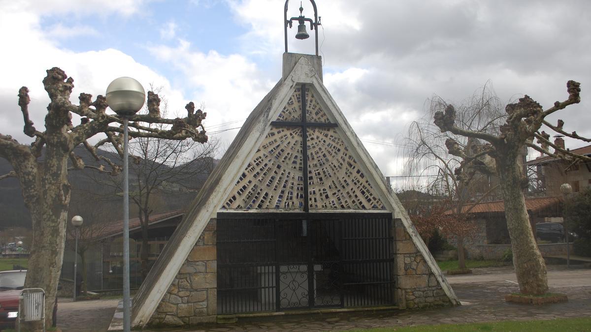 La singular ermita de San Inazio, en Lemoa, es muy querida en la localidad arratiana