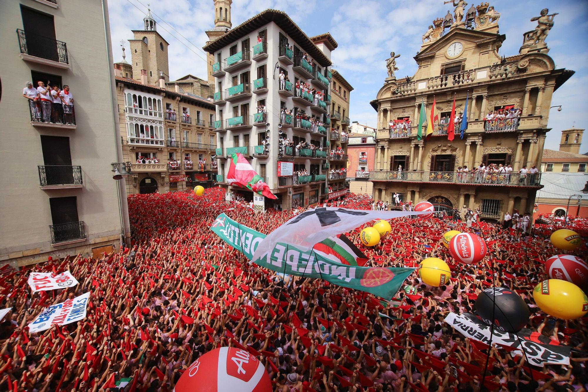 Fotos del  Chupinazo de San Fermín 2025 en Pamplona: ¡La fiesta más internacional se enciende con un grito solidario por Palestina!