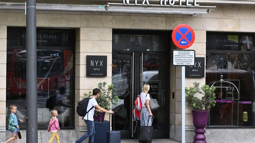 “Hoteles y viviendas de uso turístico no son lo mismo. Mezclar ambas realidades es injusto”