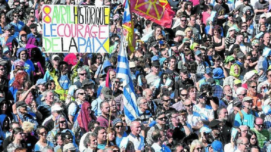 En la imagen, el acto celebrado en Baiona el 8 de abril de 2017 después de que la Policía gala decomisara las armas.