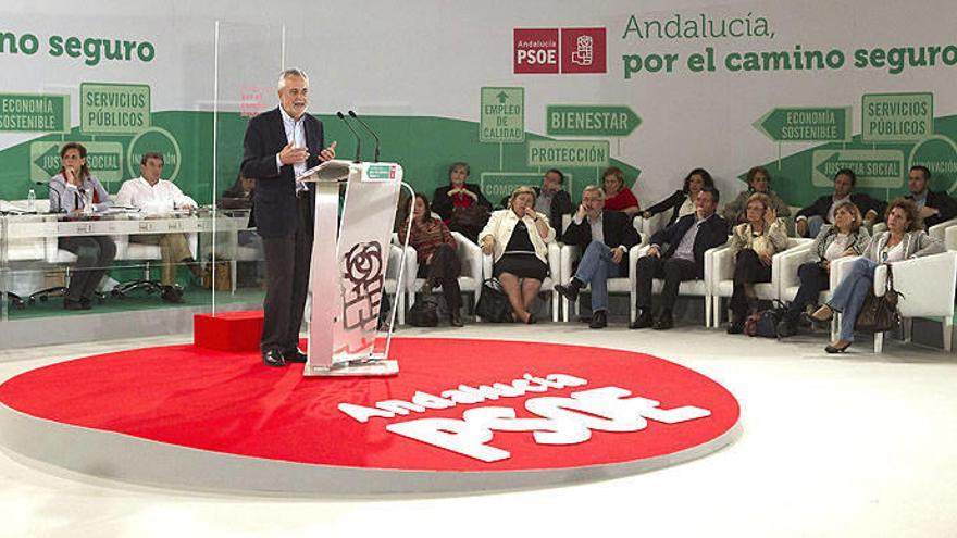 El secretario general del PSOE-A y presidente de la Junta de Andalucía en funciones, Jose Antonio Griñán, durante su intervención en la reunión del Comité Director.