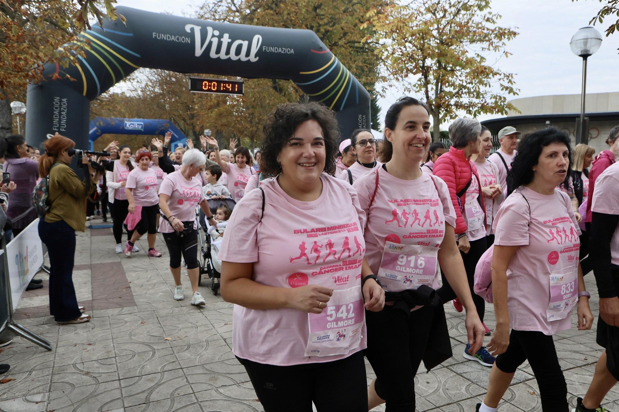 En imágenes: Vitoria se vuelca con la VI Carrera Solidaria contra el Cáncer de Mama