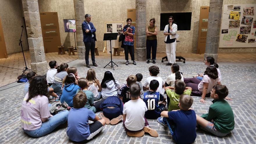 Fotos de la presentación de la exposición de la Escuela de los Encuentros