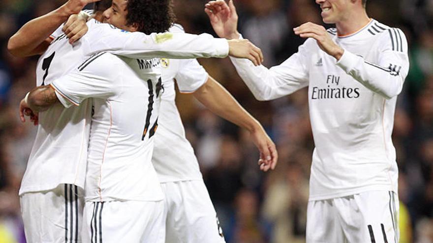 El Real Madrid golea al Sevilla en un encuentro sin control