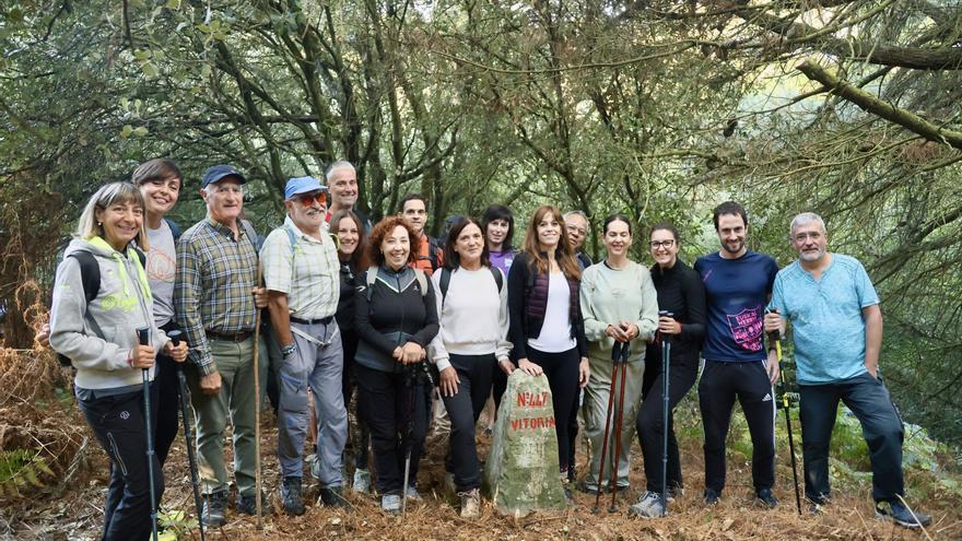 En imágenes: Olarizu arranca con el recorrido de la comitiva municipal por los mojones