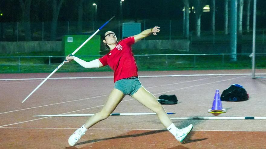 Tres récords para June Fernández de Pinedo