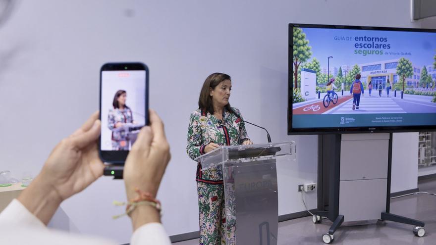 El Ayuntamiento publica una guía con los 29 entornos escolares seguros de Vitoria