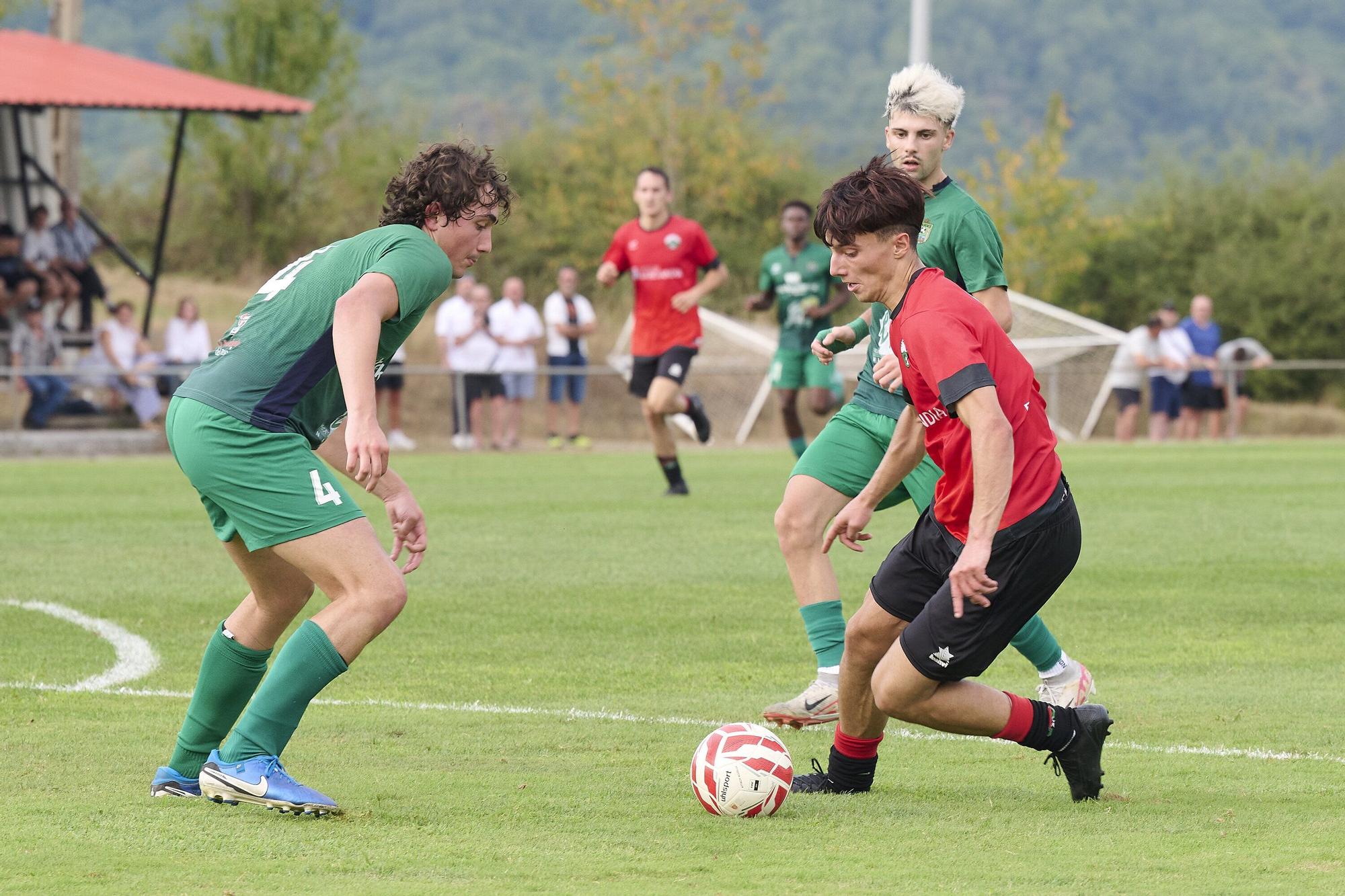 Fotos del Etxarri - Lourdes. Ida de la final de la Supercopa Navarra.