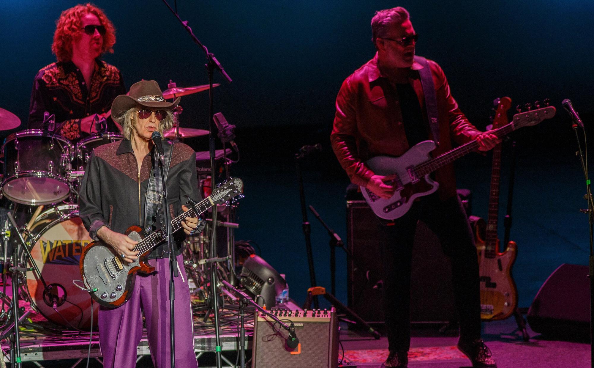 FOTOS | Vida, muerte y The Waterboys en el Baluarte