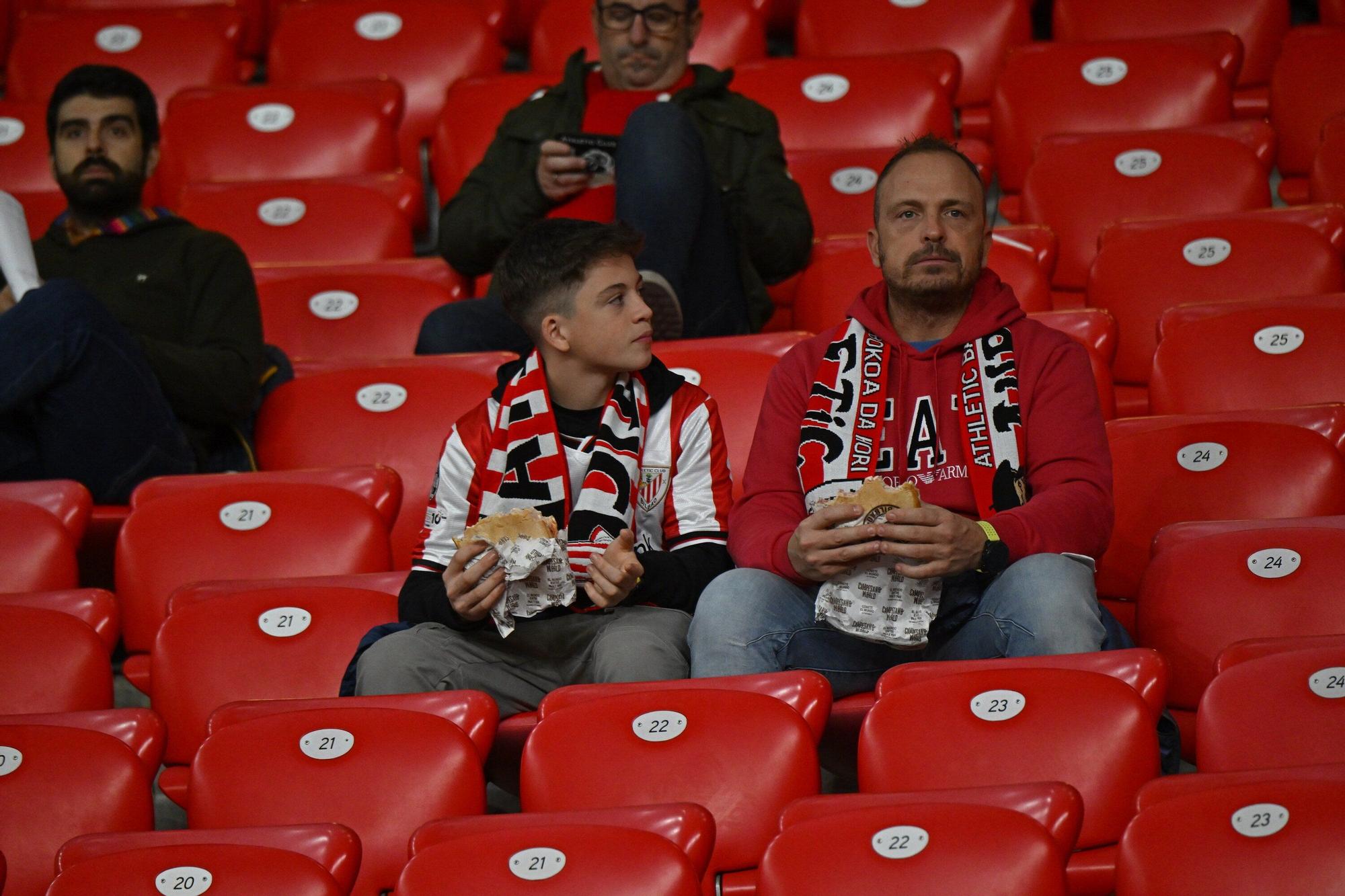 ¿Has estado en San Mamés viendo el Athletic-Atlético? Búscate en nuestra galería
