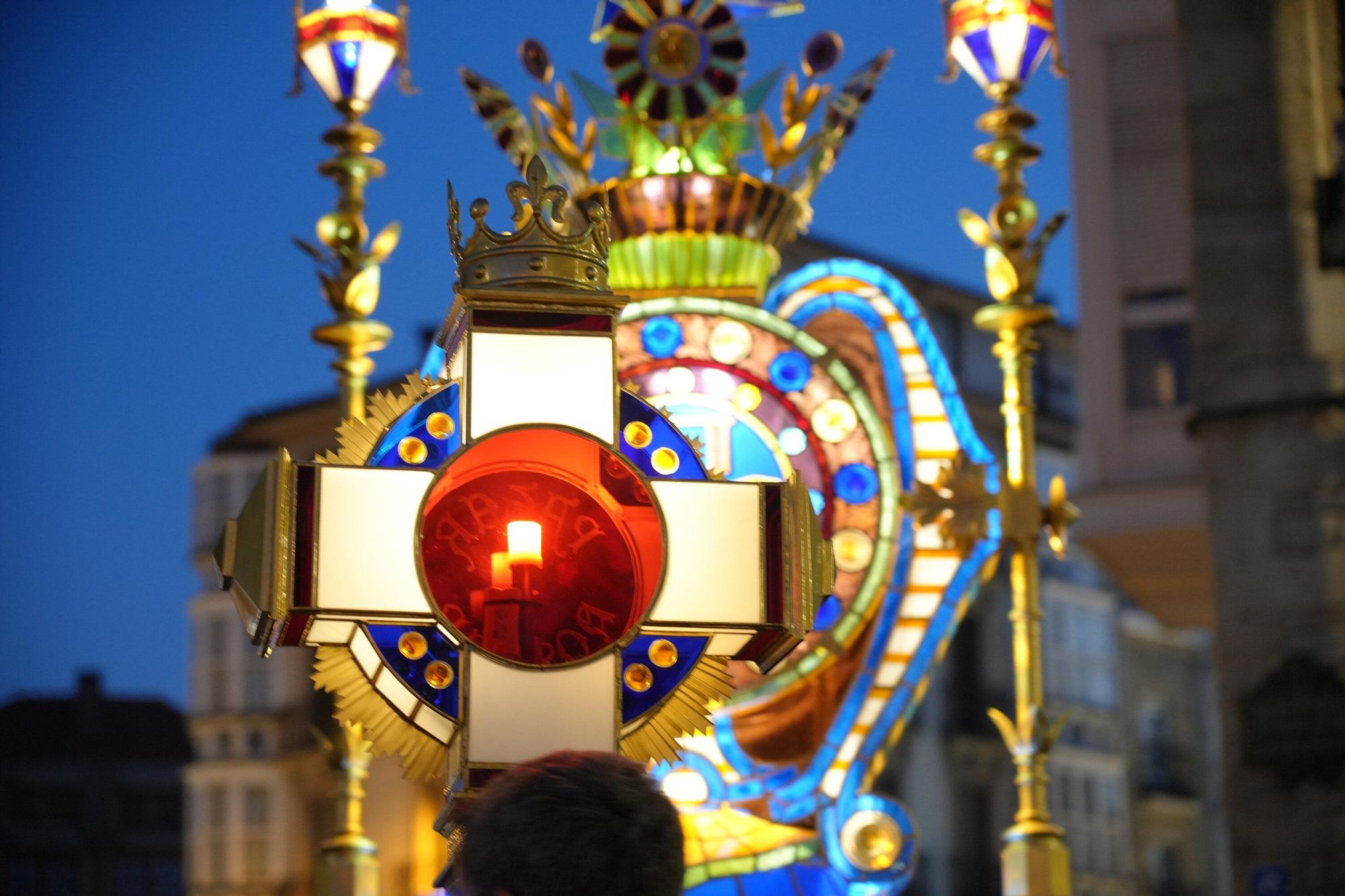 En imágenes: Fervor religioso en la procesión de los faroles