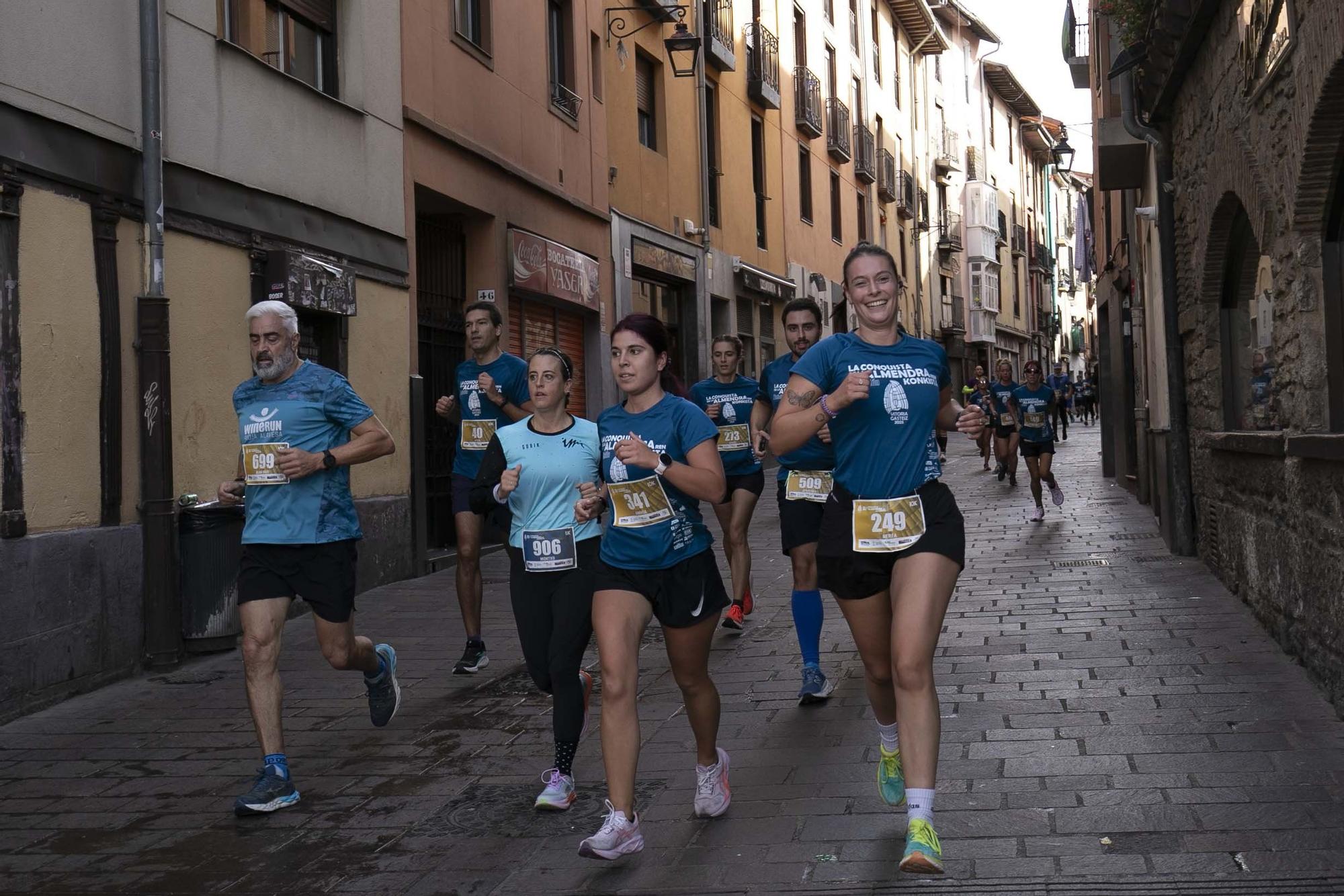 En imágenes: Miles de personas participan en La Conquista de la Almendra