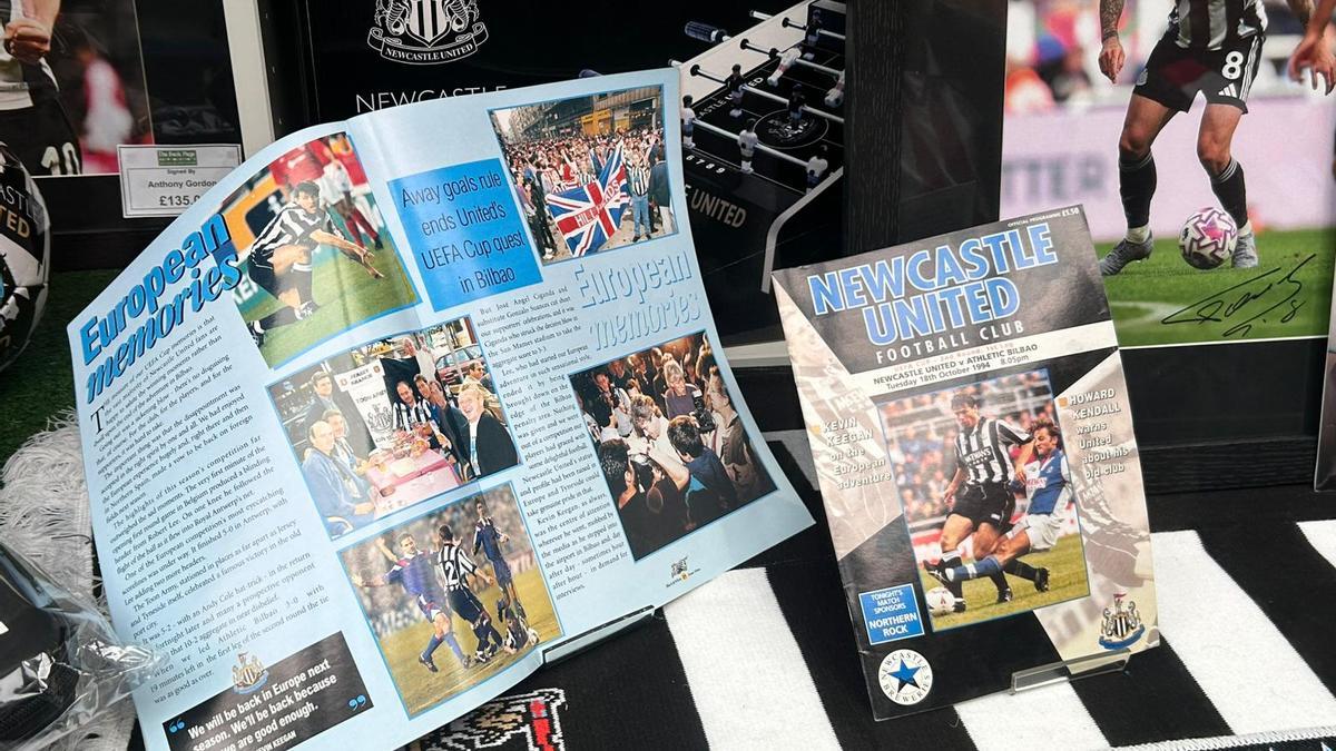 La eliminatoria europea de 1994 contra el Athletic Club, se recuerda con cariño en los escaparates.