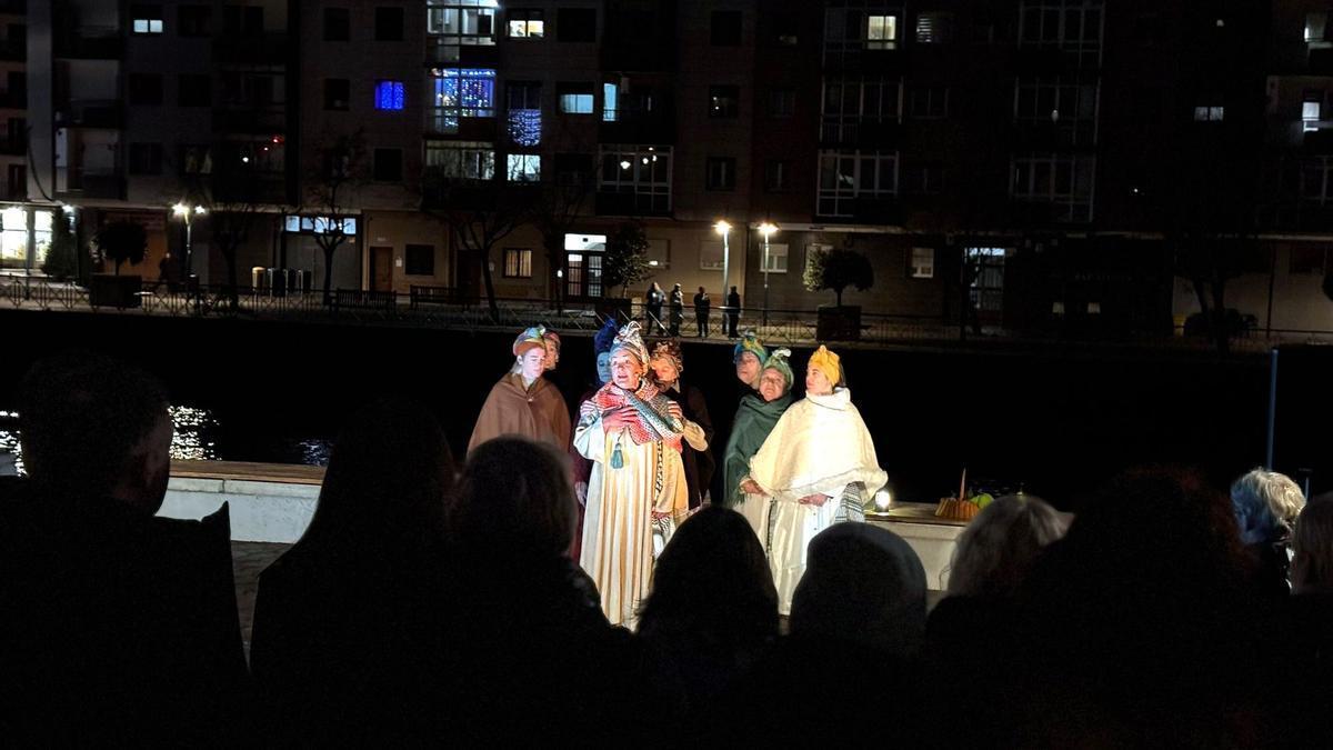 No faltó una actuación teatral musicalizada a cargo de un grupo de mujeres de Emakumeen Etxea.