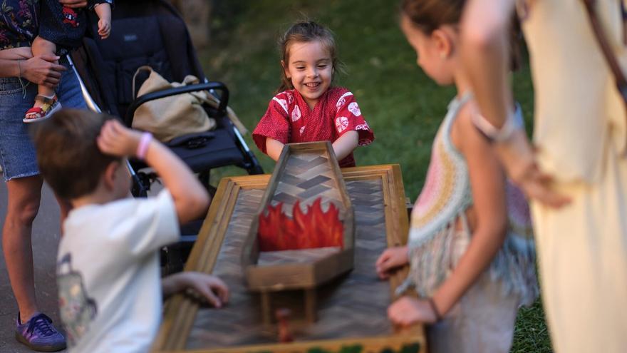 Juegos que unen generaciones y culturas, en Ezpeleta