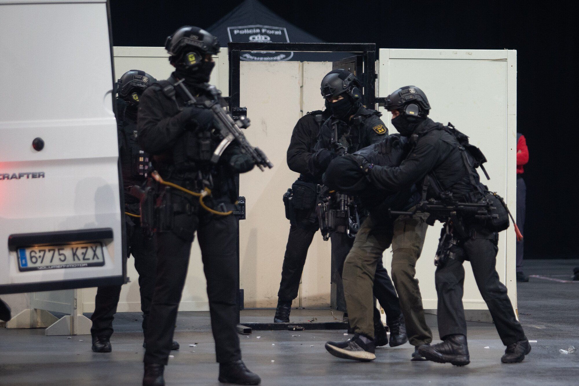 Exhibición de la Policía Foral en el Navarra Arena