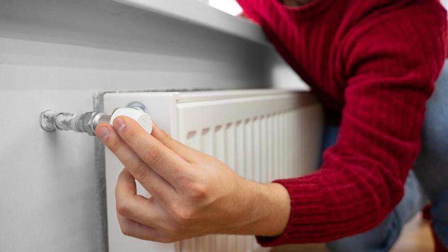 El producto sin obras de Leroy Merlin para ahorrar en calefacción este invierno: un chollo por solo 12 euros