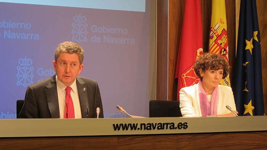 Álvaro Miranda e Idoia Nieves, durante la rueda de prensa de presentación de la campaña de IRPF.