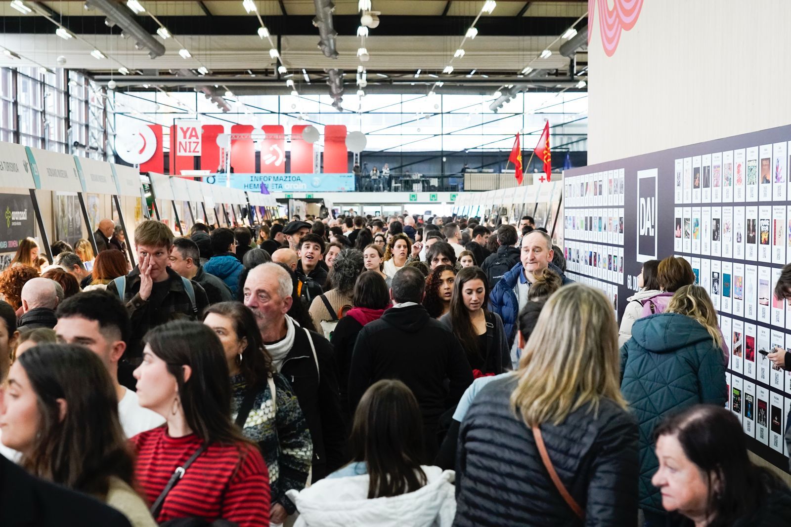 En imágenes: colas para acceder a una Durangoko Azoka a reventar