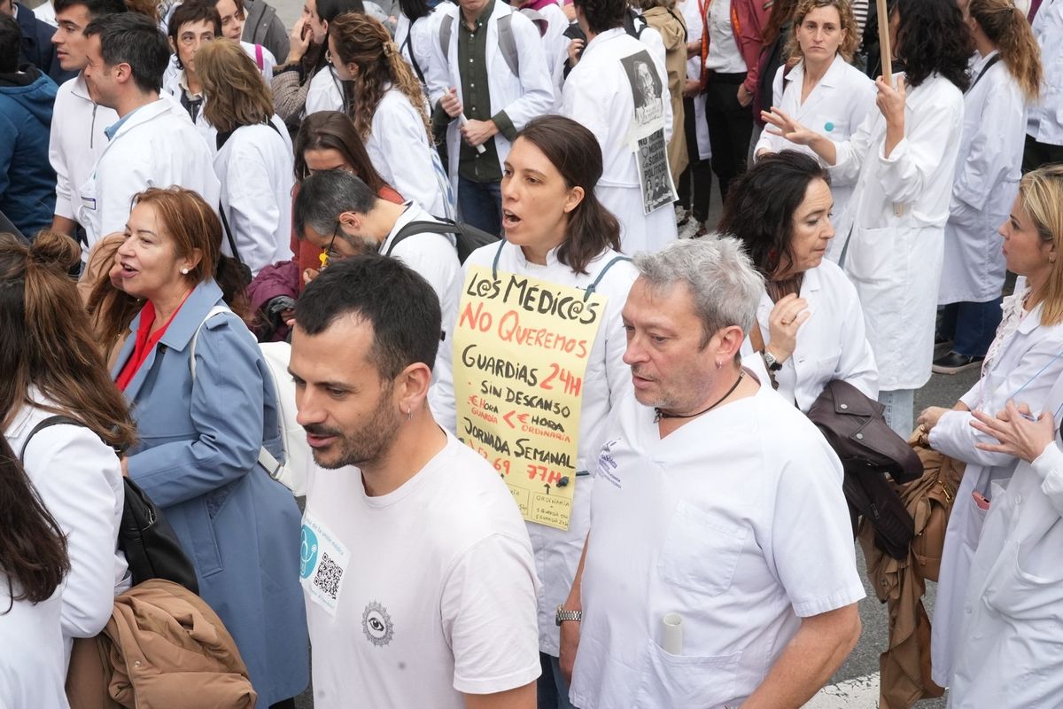 Cientos de médicos piden en Bilbao un estatuto propio que recoja sus particularidades