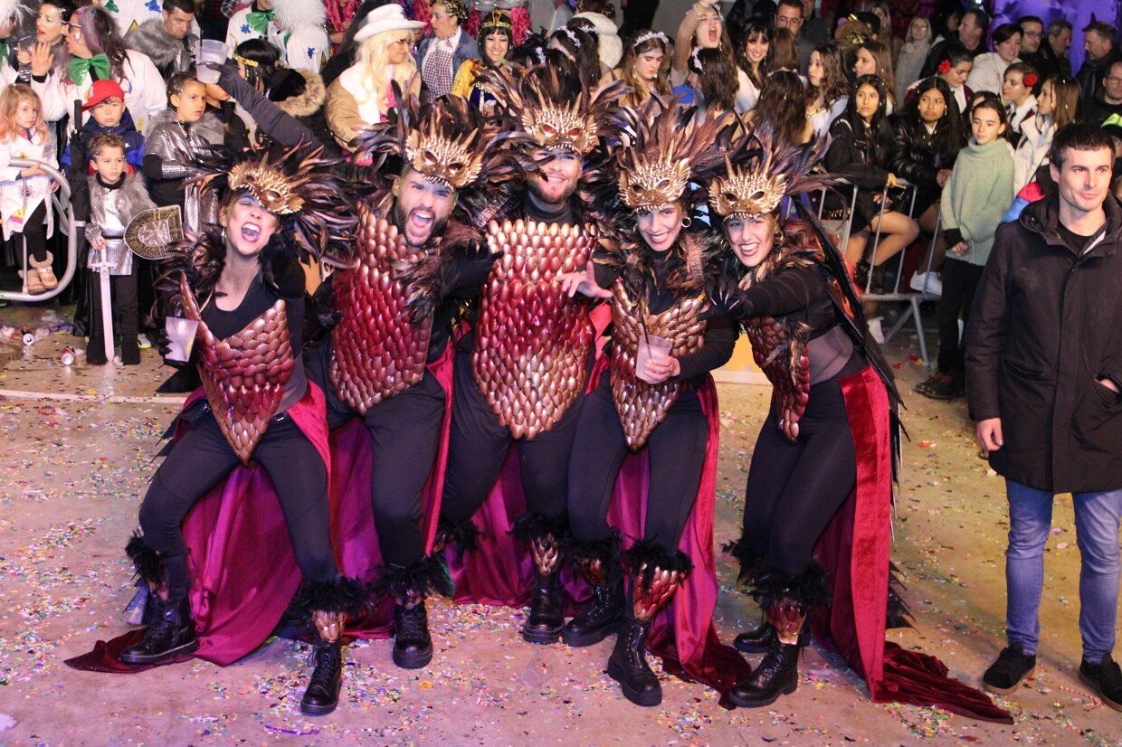 La lluvia no impide el carnaval en Milagro