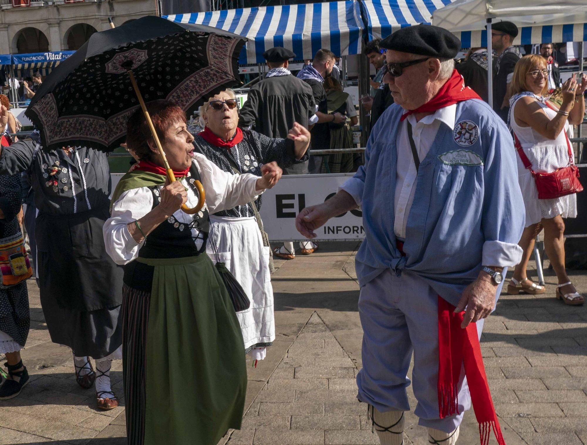 En imágenes: Blusas y neskas veteranos celebran su día en La Blanca