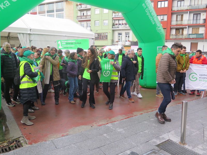La marcha contra el cáncer de Urretxu y Zumarraga, en imágenes