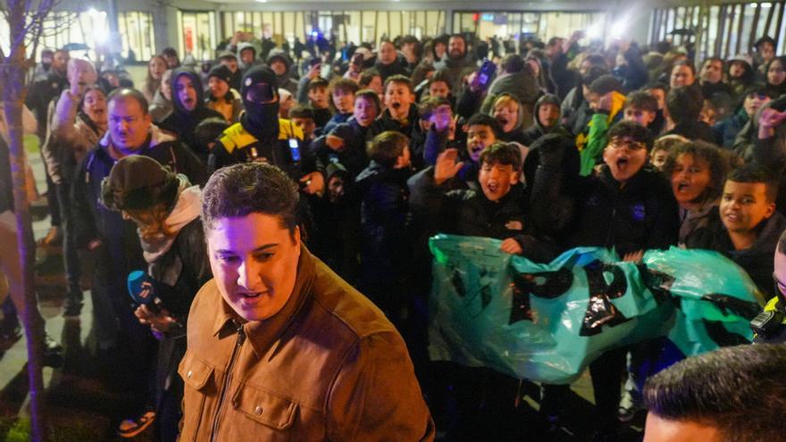 VÍDEO: Escrache de las familias al presidente del Lakua