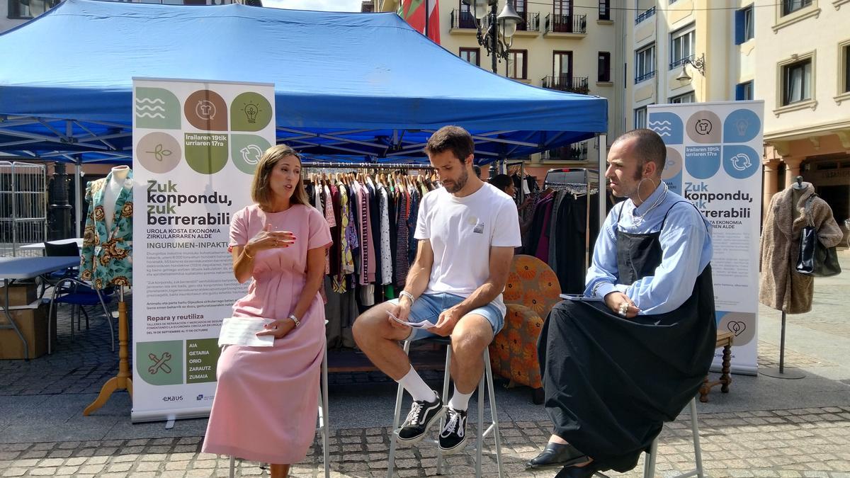 Aitziber Zubillaga, Ion Arozena y Markel Vélez el viernes en Zarautz.