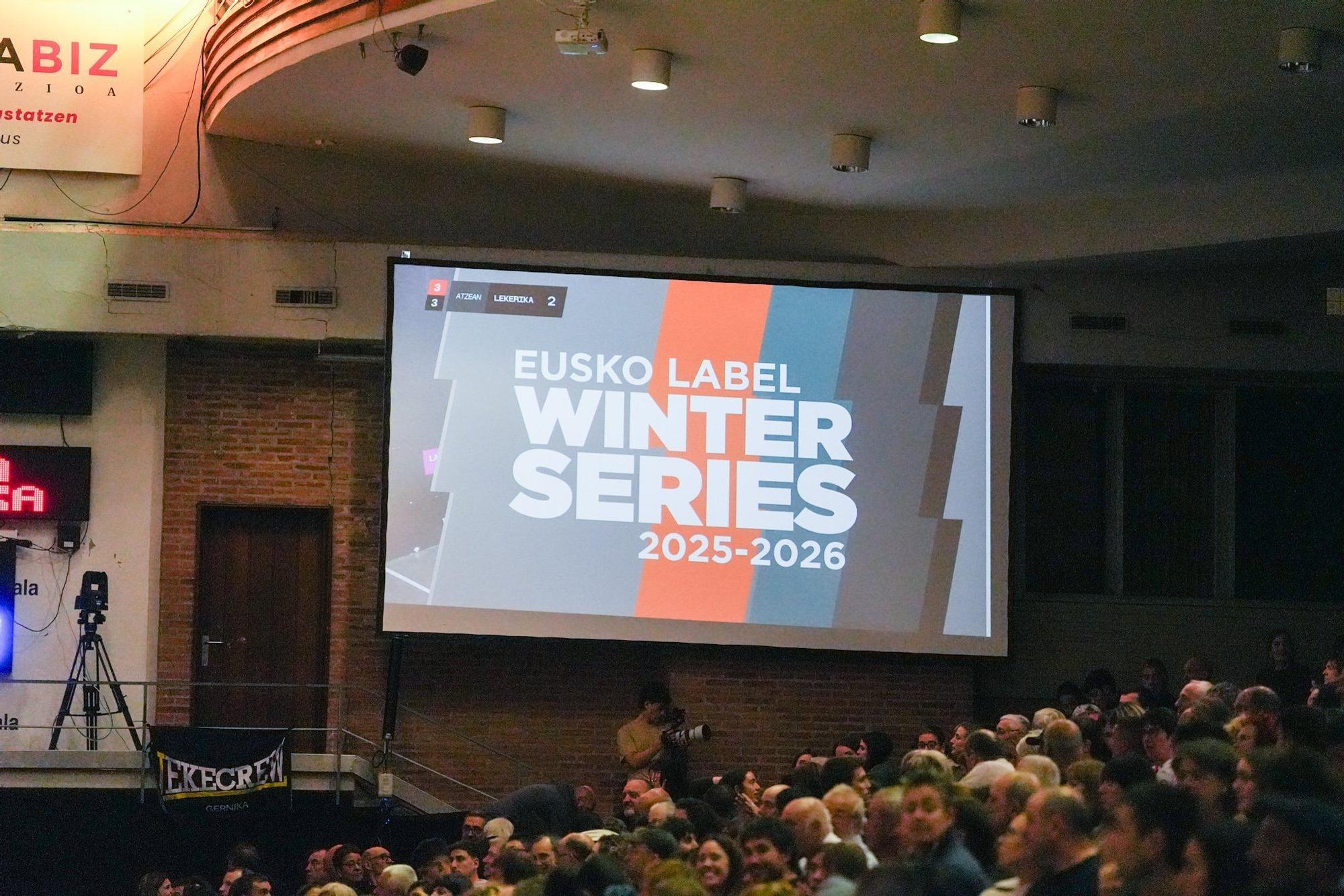Alex Goitiandia-Lekerika y Urreisti-López suman sus primeros triunfos del Winter Series ante Johan-Gorka y Goixerri-Manci en la jornada inaugural del Winter Series.